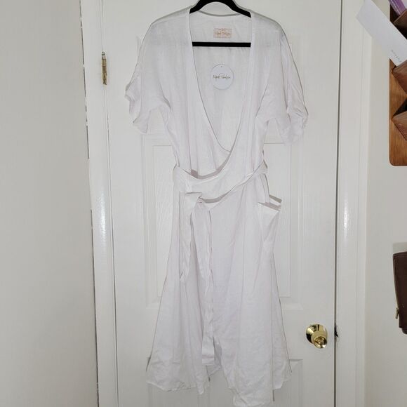White Resort Midi Dress with V-Neck and Dolman Sleeves - Picture 2 of 13